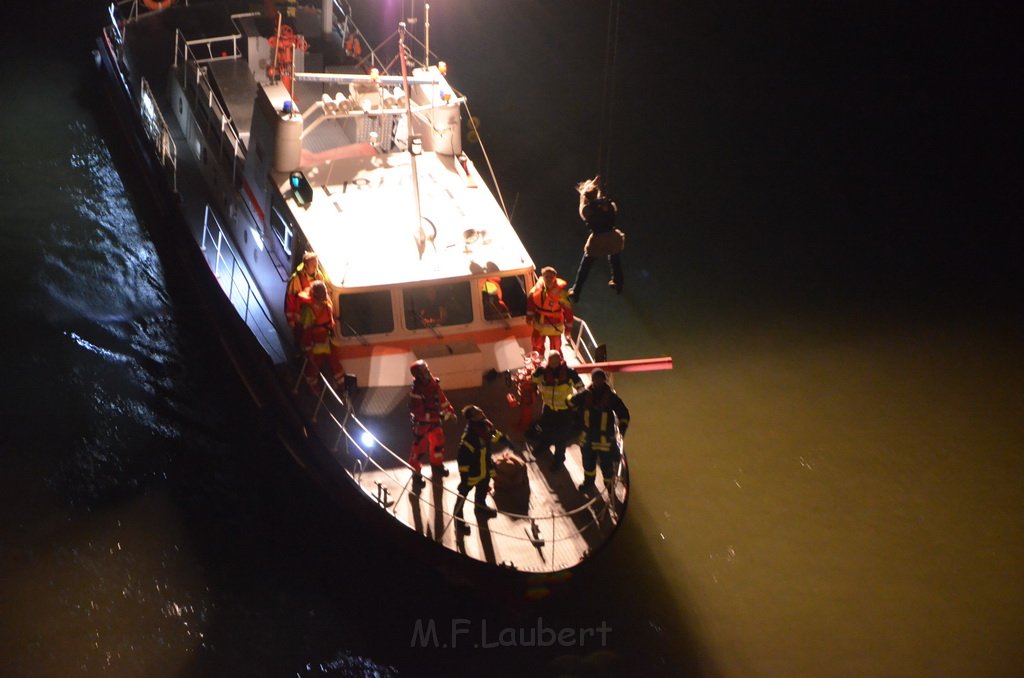 Einsatz BF Hoehenretter Koelner Seilbahn Hoehe Zoobruecke P2510.JPG